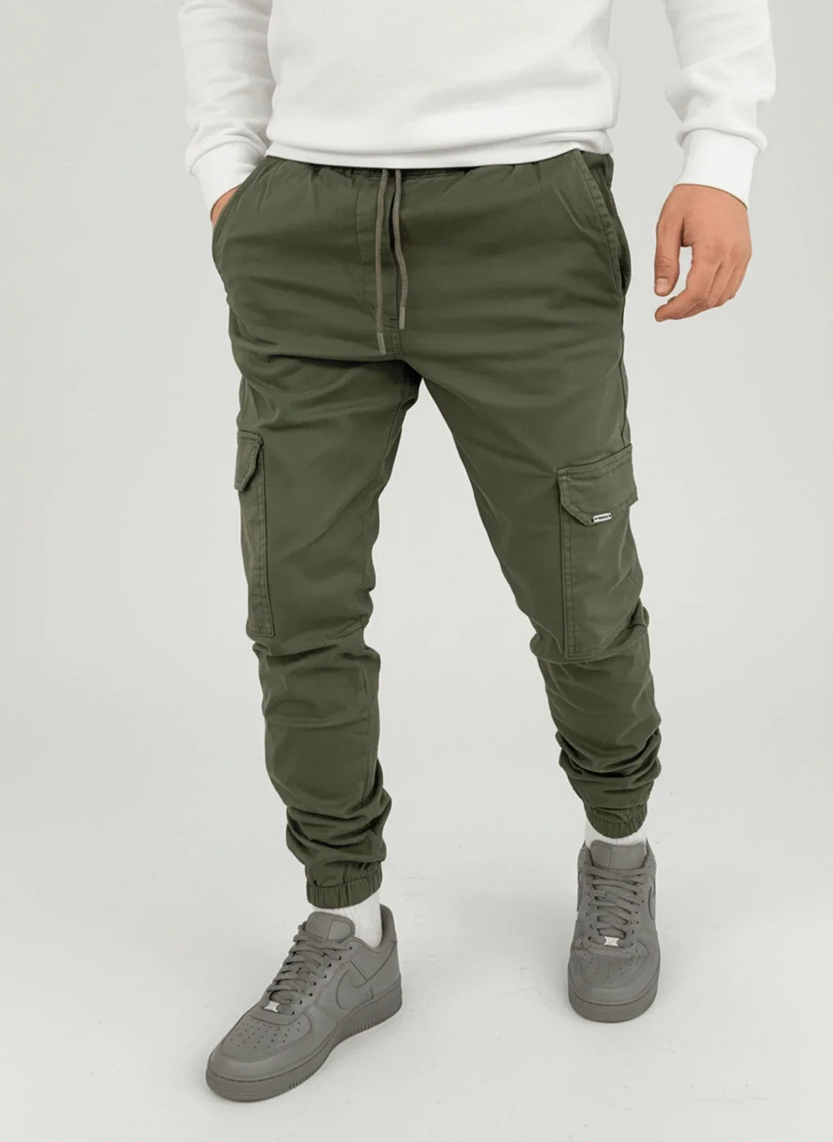 Men's tapered trousers with a drawstring waist