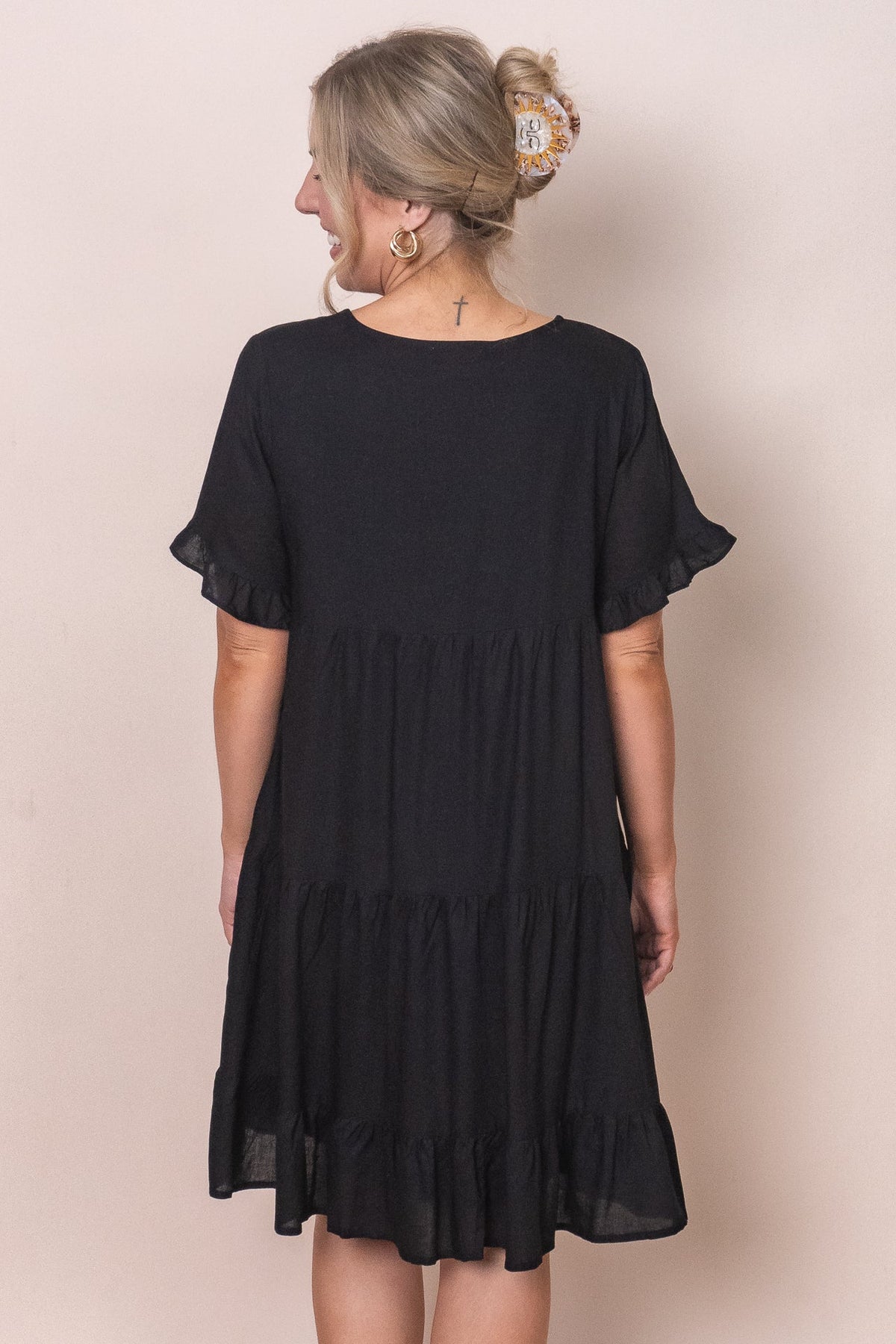 Tiered knee-length dress with a round neckline