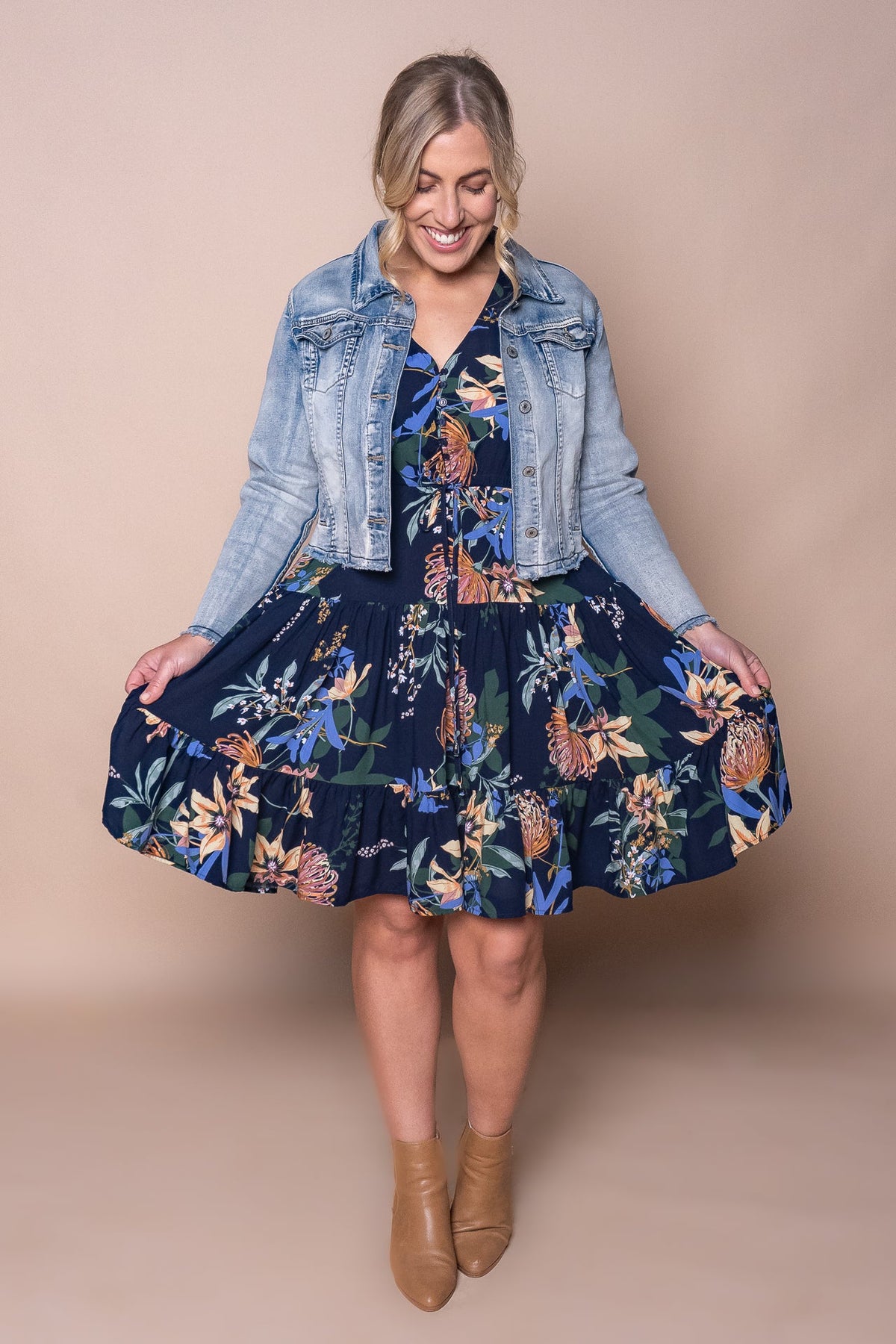 Knee-length floral dress with a drawstring waist