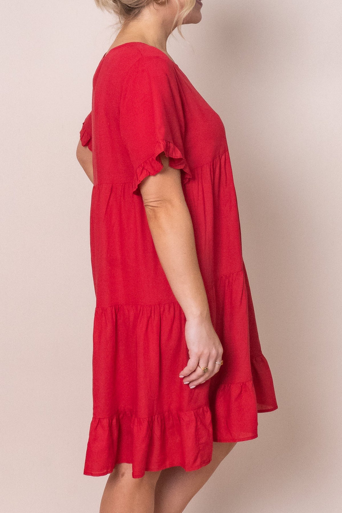 Tiered knee-length dress with a round neckline