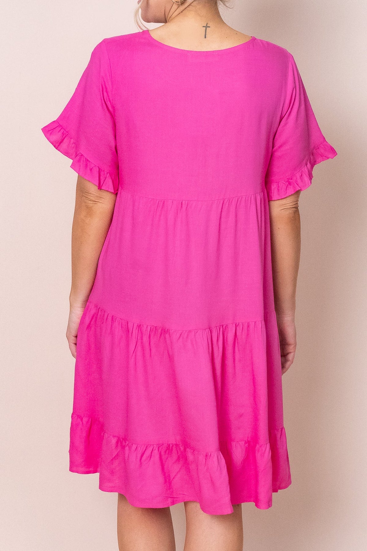 Tiered knee-length dress with a round neckline
