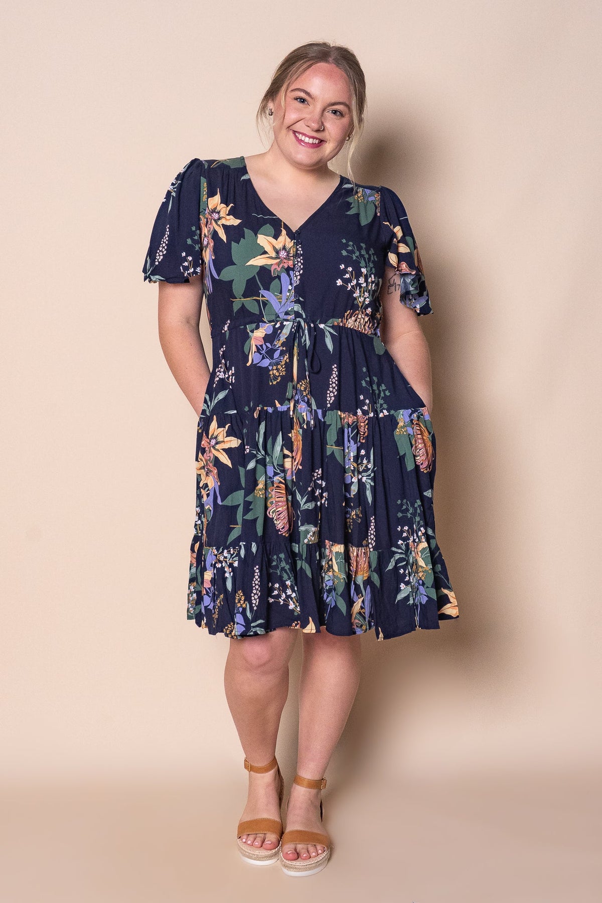 Tiered knee-length dress with a drawstring waist
