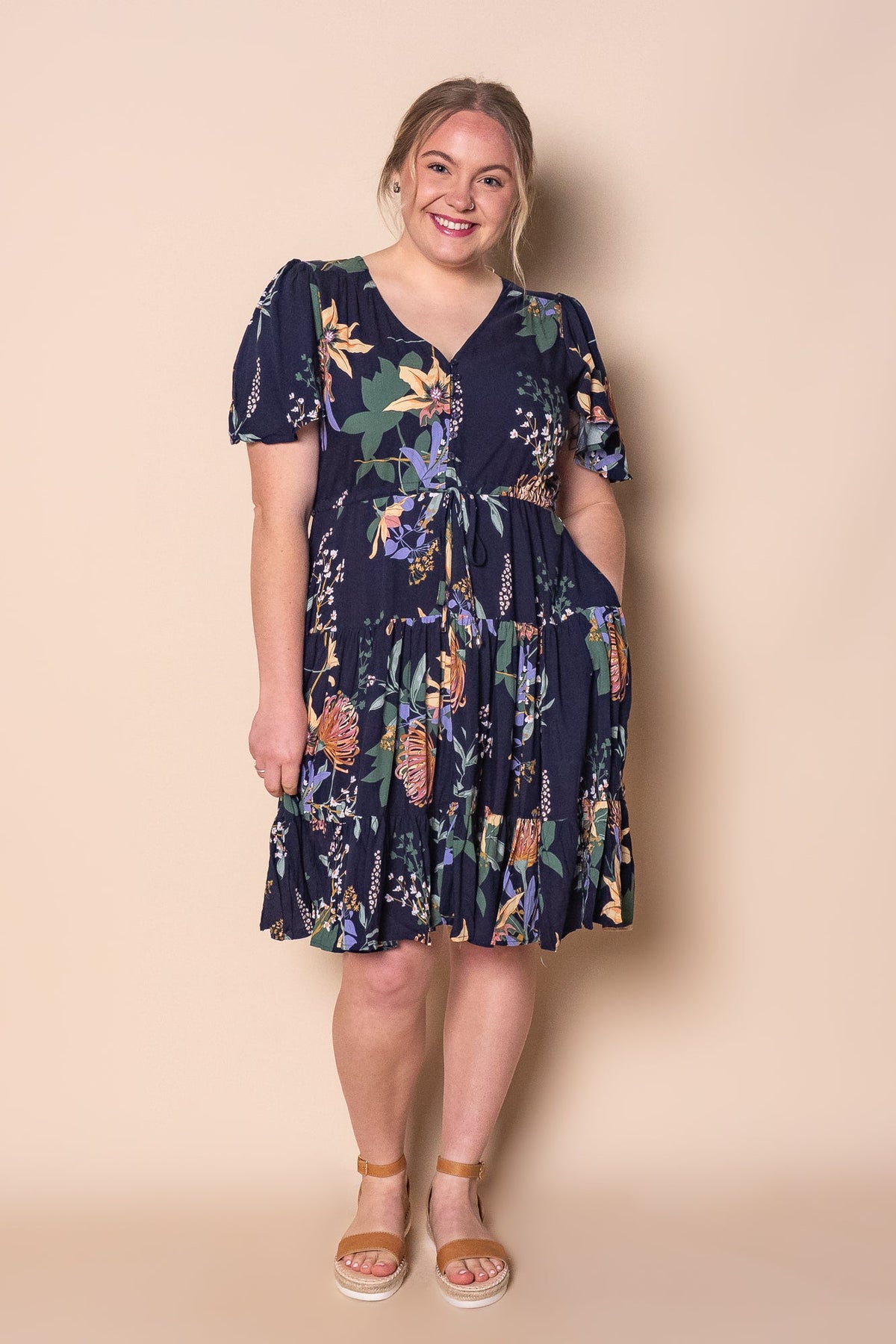 Tiered knee-length dress with a drawstring waist