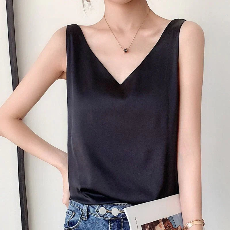 Delwyn women's tank top in Black