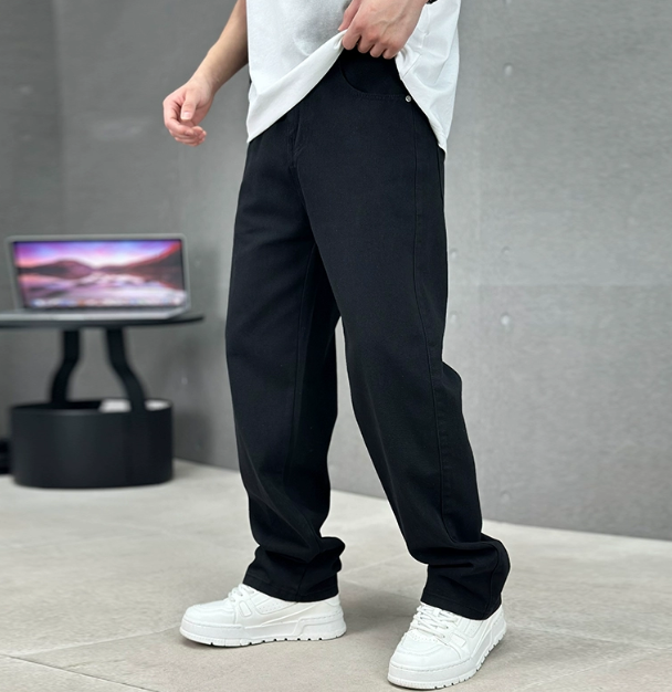 Men's straight-leg jeans