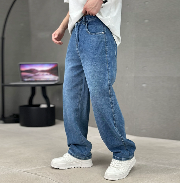 Men's straight-leg jeans