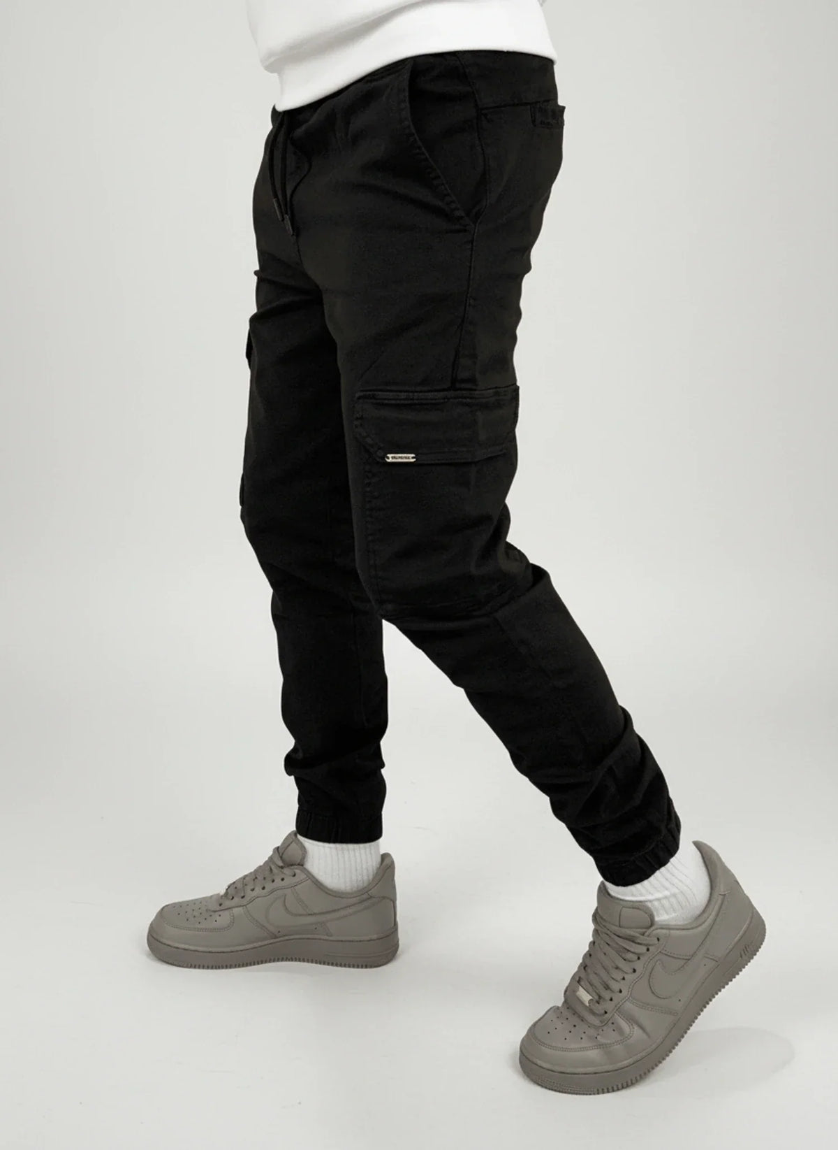 Men's tapered trousers with a drawstring waist