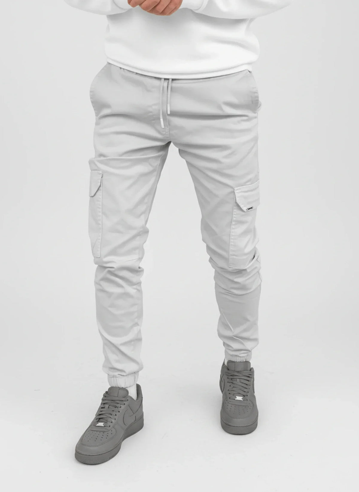Men's tapered trousers with a drawstring waist