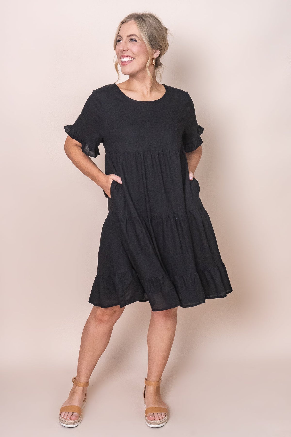 Tiered knee-length dress with a round neckline