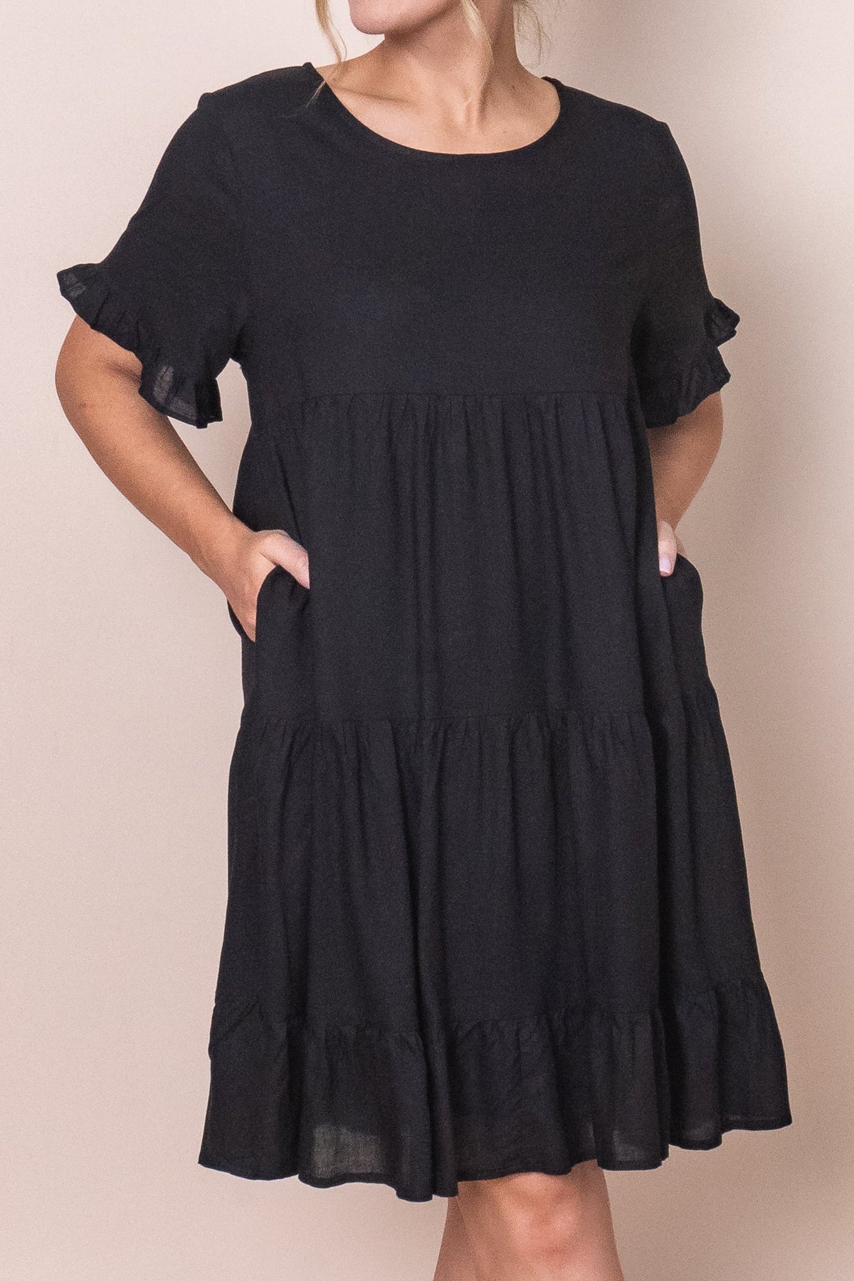 Tiered knee-length dress with a round neckline