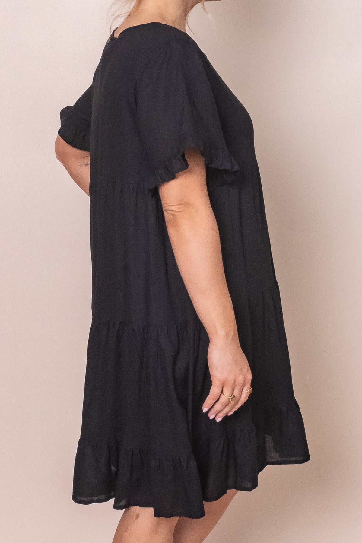 Tiered knee-length dress with a round neckline