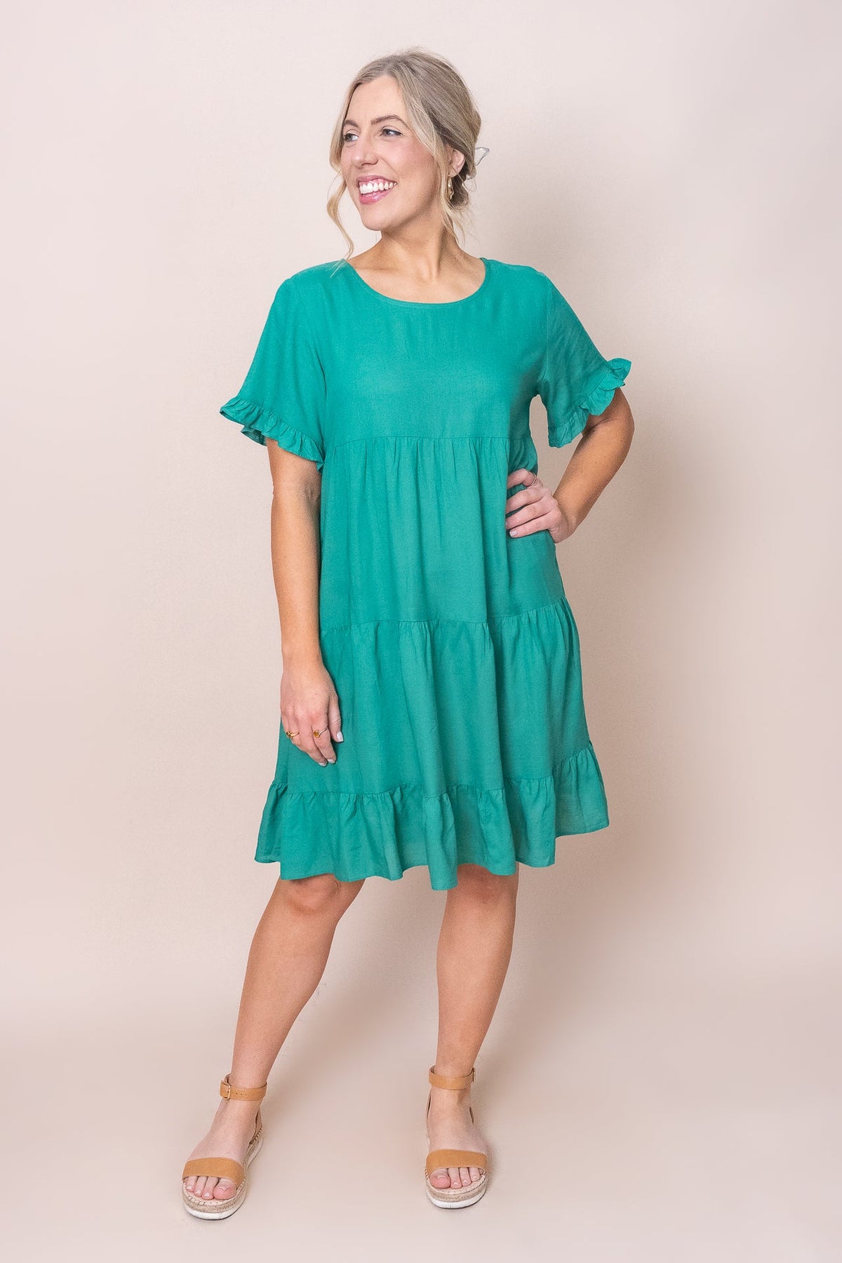 Tiered knee-length dress with pockets