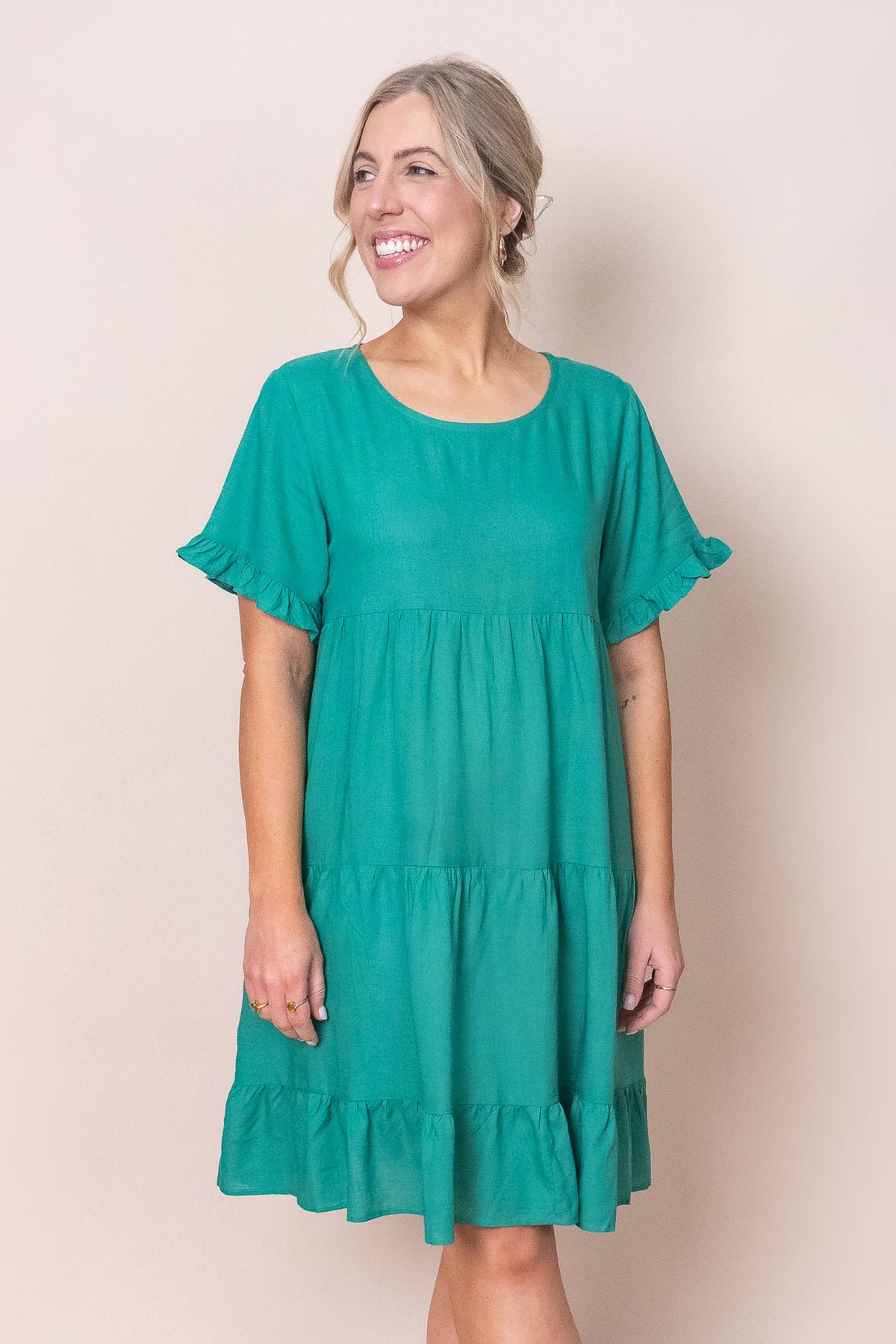 Tiered knee-length dress with pockets