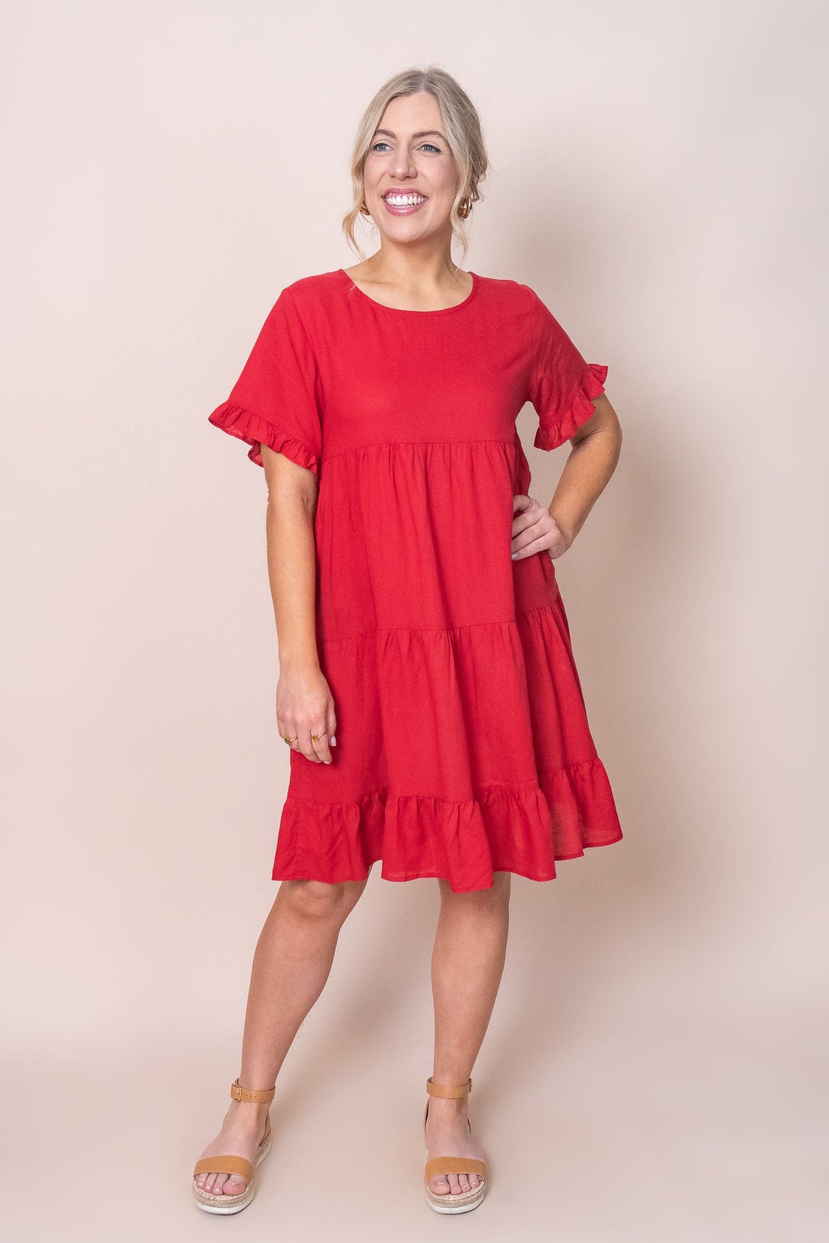 Tiered knee-length dress with a round neckline