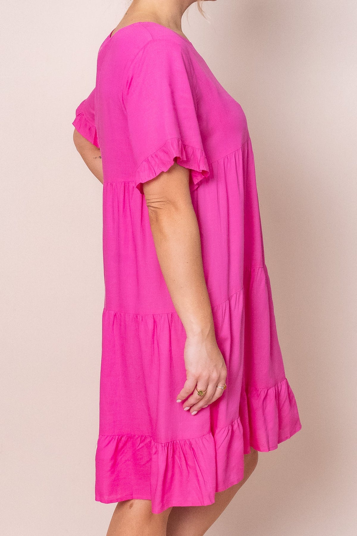 Tiered knee-length dress with a round neckline