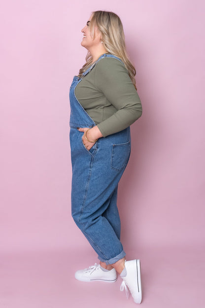 Tapered overalls with pockets