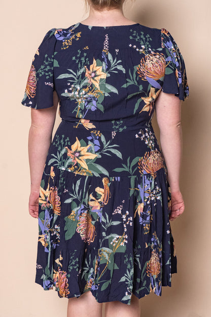 Tiered knee-length dress with a drawstring waist